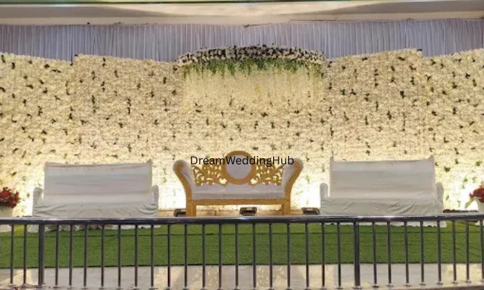 Hanif Mantap and  decorator